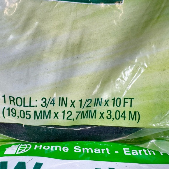 Duck Window Insulating Heat Shrink Film Kit 62” X 126” & 2 Pks Weatherstrip Seal - Picture 5 of 8